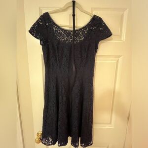 White House back market navy lace scoop neck dress sz 6 w/pockets A-line w/belt